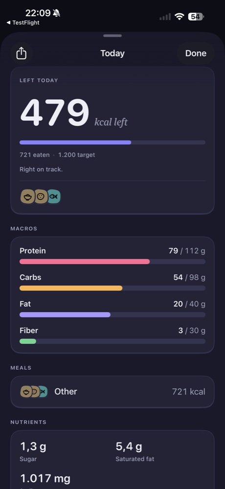 Daily summary with remaining calories and colored macro progress bars